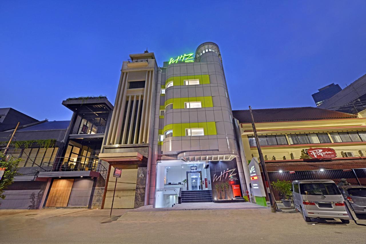 Whiz Hotel Falatehan Jakarta Exterior photo