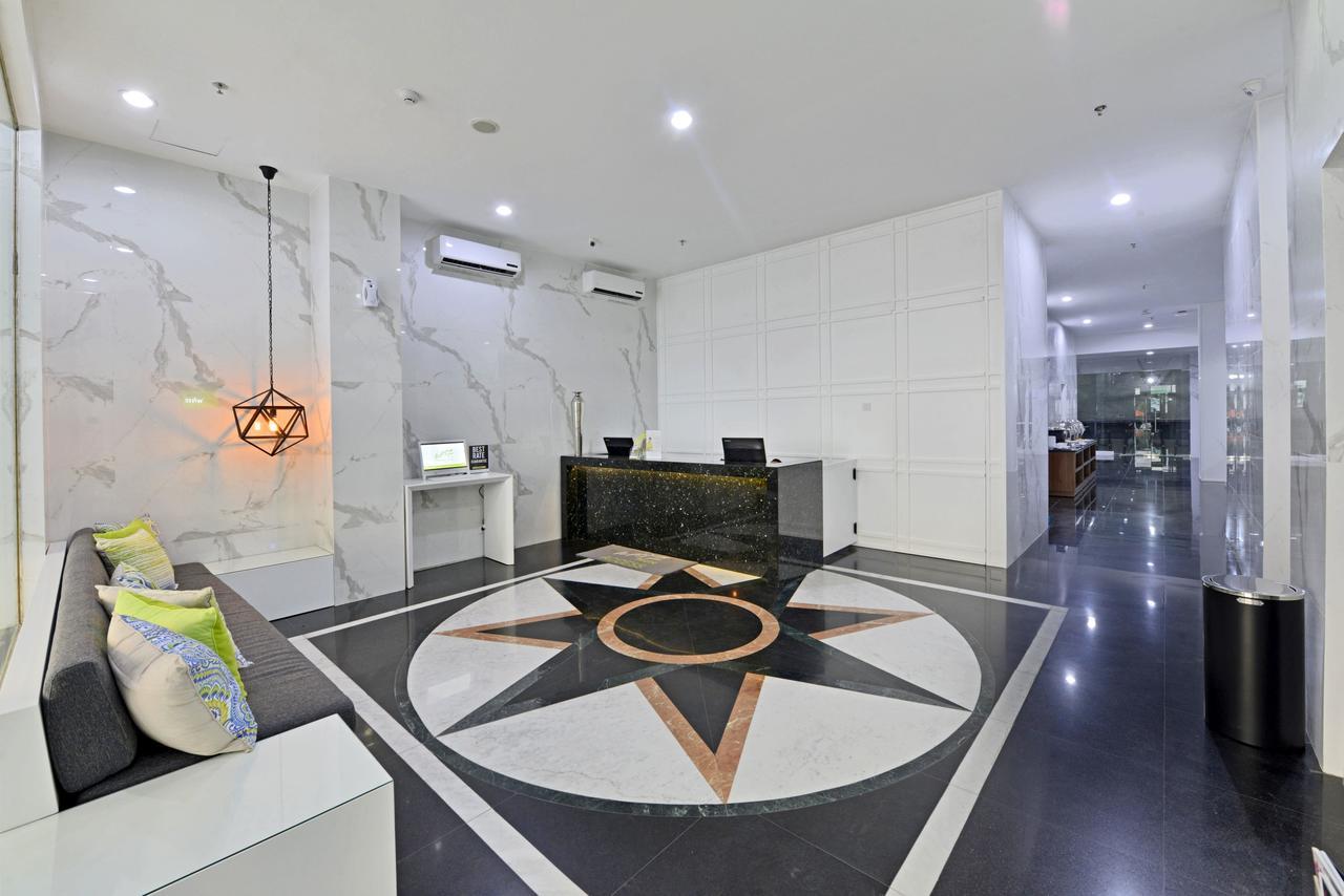 Whiz Hotel Falatehan Jakarta Exterior photo