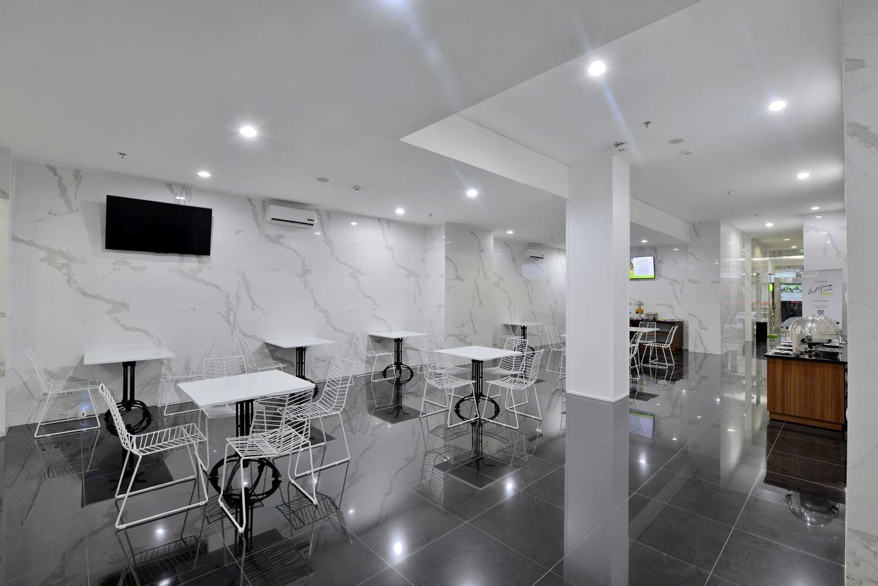 Whiz Hotel Falatehan Jakarta Exterior photo